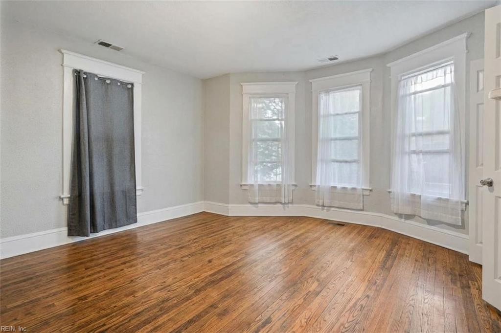 109 W 36th St Property Photo 20