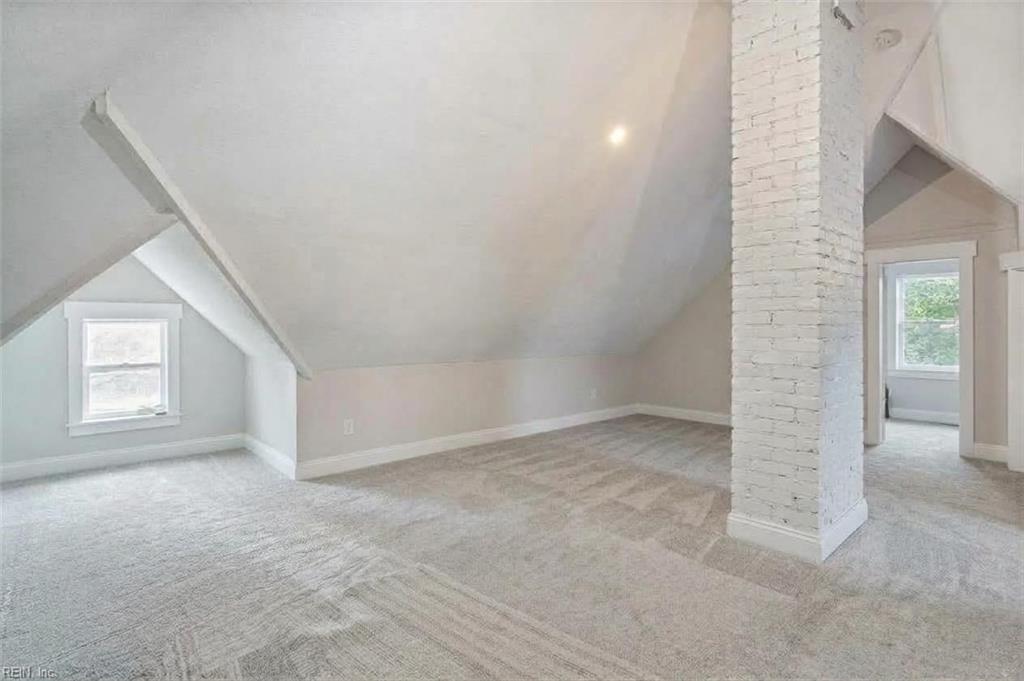 109 W 36th St Property Photo 27
