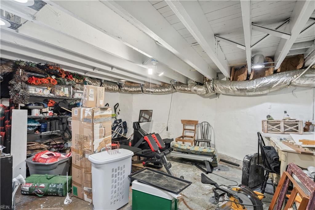 109 W 36th St Property Photo 32