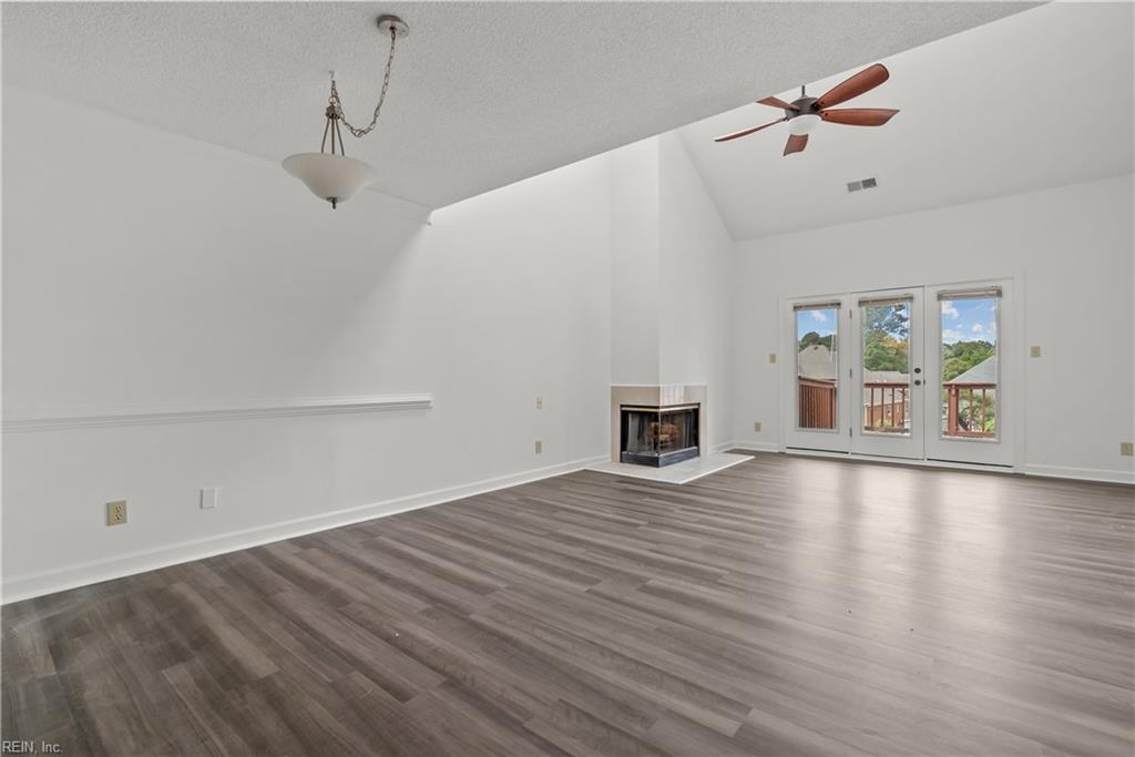 302 Mainsail Dr Property Photo 6