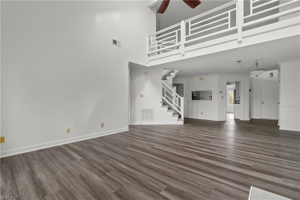 302 Mainsail Dr Property Photo 10