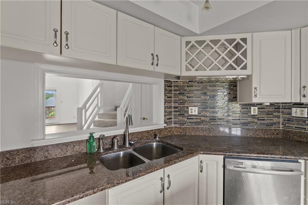 302 Mainsail Dr Property Photo 30