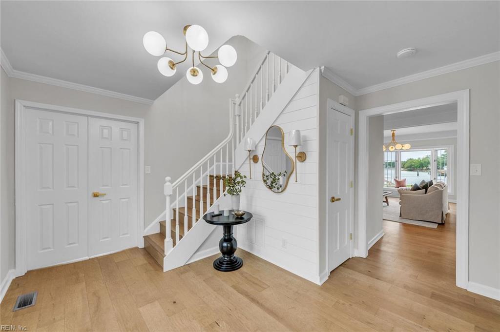 8 White House Dr Property Photo 3