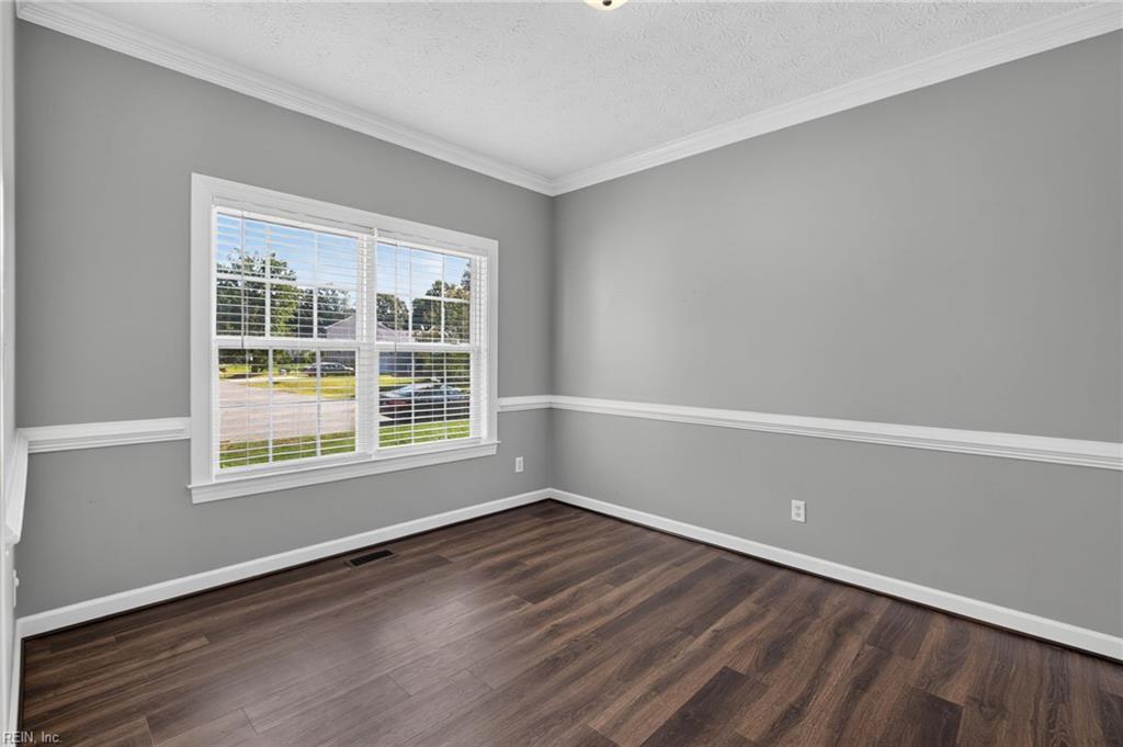 301 Forest View Ln Property Photo 5