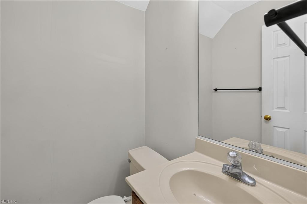 6201 Fieldcrest Ct Property Photo 17