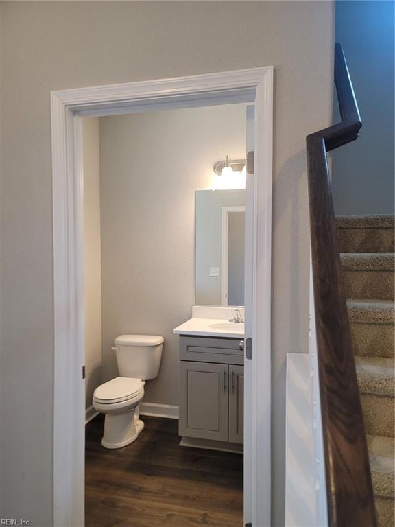 2552 Woolsey St Property Photo 6