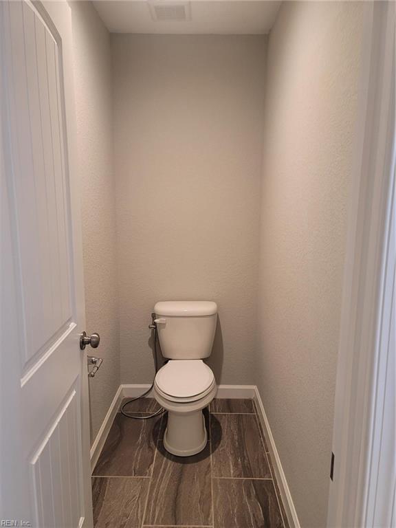 2552 Woolsey St Property Photo 14