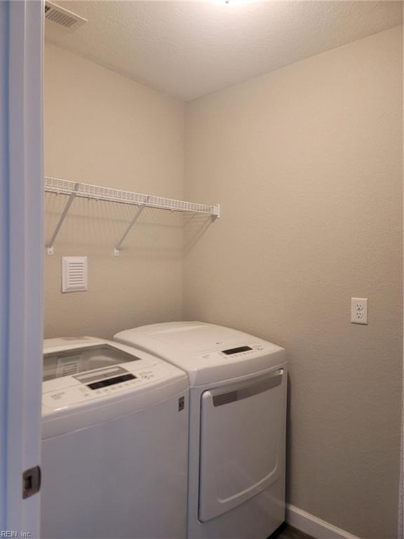 2552 Woolsey St Property Photo 25