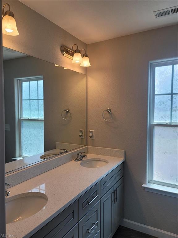 2552 Woolsey St Property Photo 31