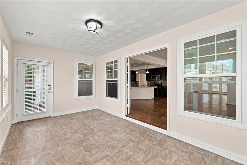 3386 Village Square Pl Property Photo 8