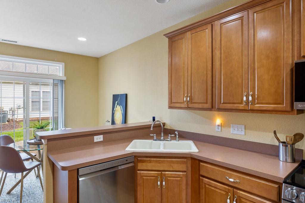1407 Hawick Ter Property Photo 15
