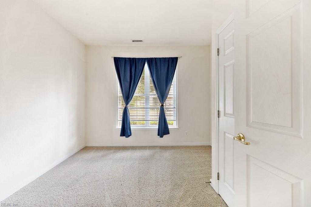 1407 Hawick Ter Property Photo 31