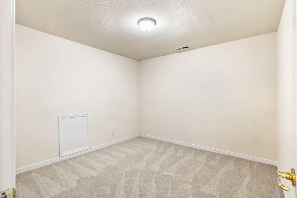 1407 Hawick Ter Property Photo 38