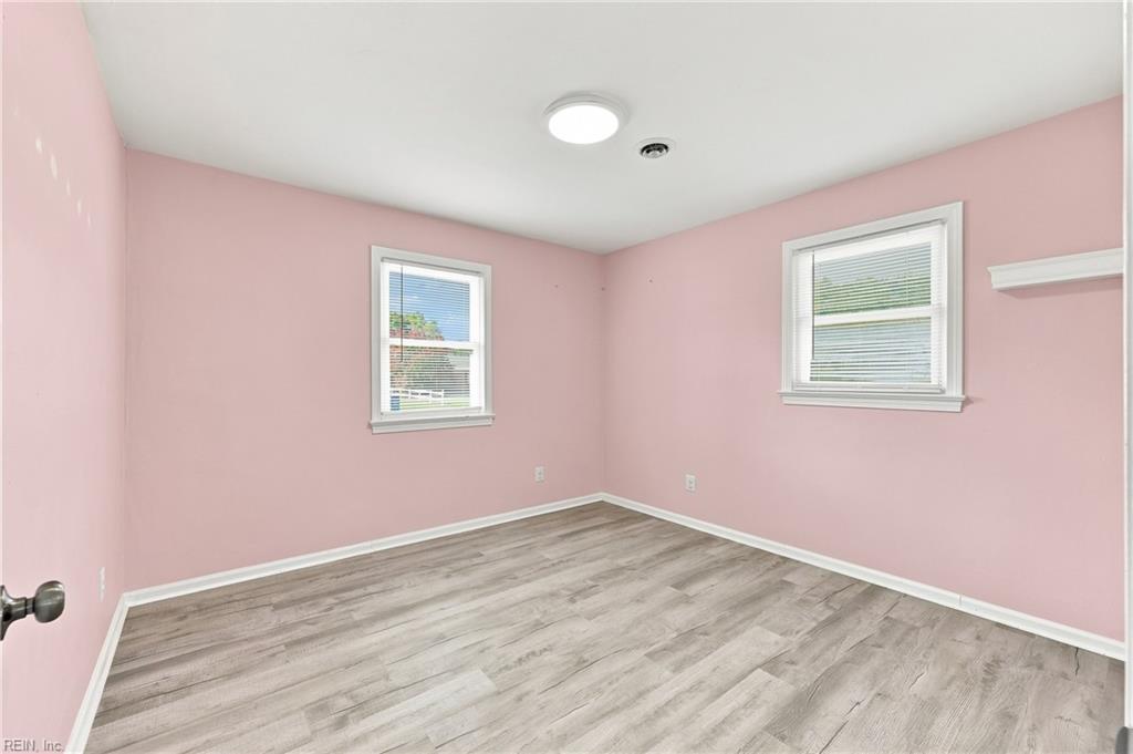 46 Holland Ln Property Photo 25