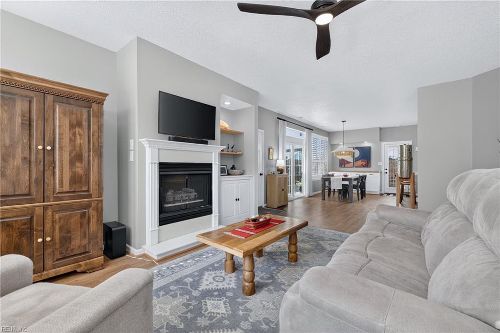 1817 Riddlesworth Dr Property Photo 3