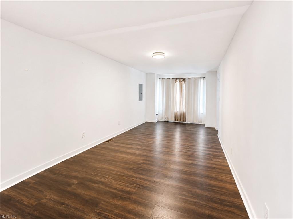727 Broad St Property Photo 5