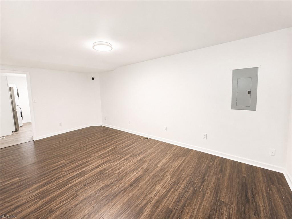 727 Broad St Property Photo 6
