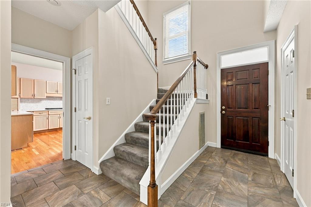 1028 Collection Creek Way Property Photo 9