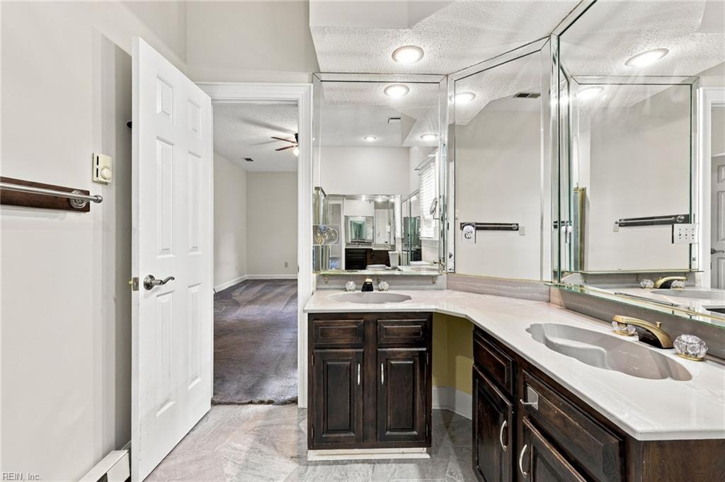 1028 Collection Creek Way Property Photo 27