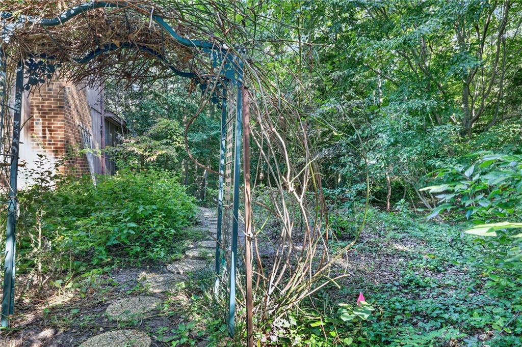 1546 Moores Point Rd Property Photo 34