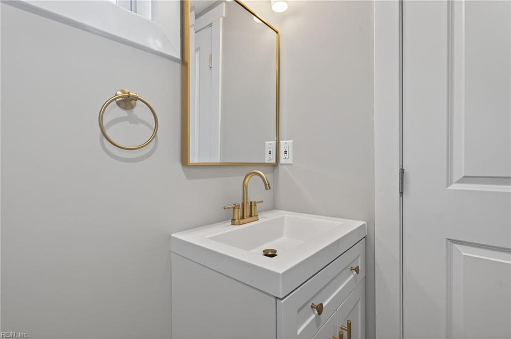 22077 Main St Property Photo 22