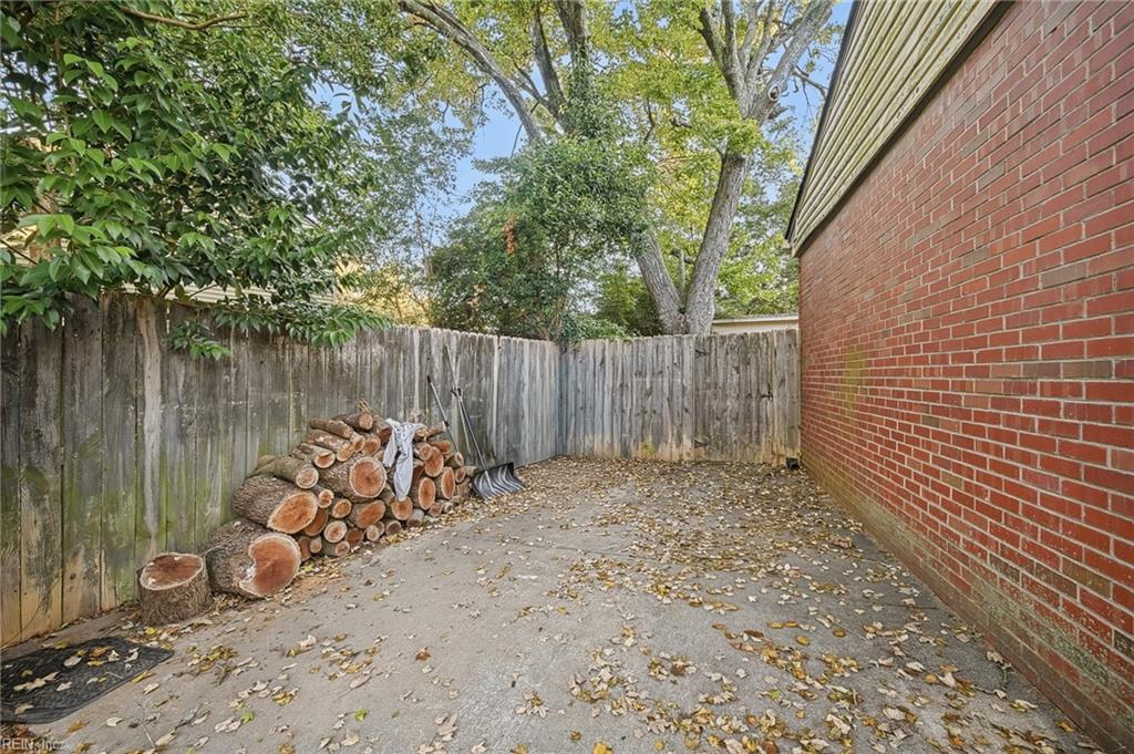 424 Pepper Mill Ln Property Photo 17