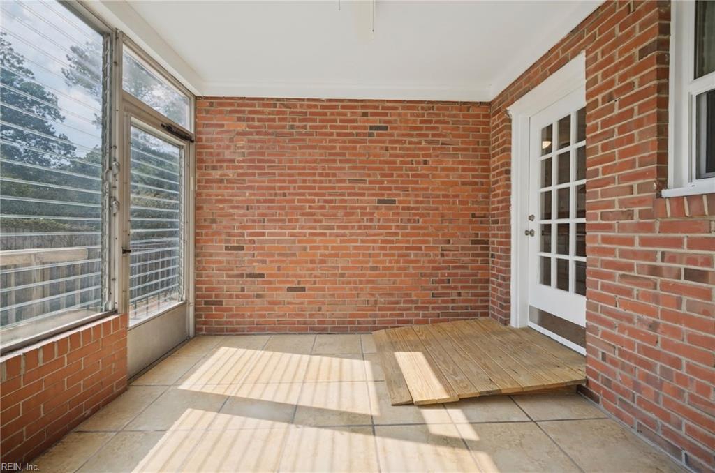 201 Forsythe St Property Photo 24