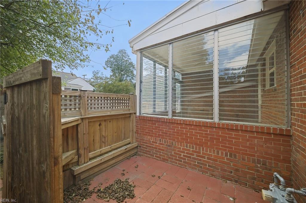 201 Forsythe St Property Photo 28