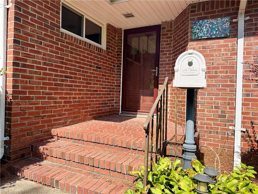 436 Thole St Property Photo 3