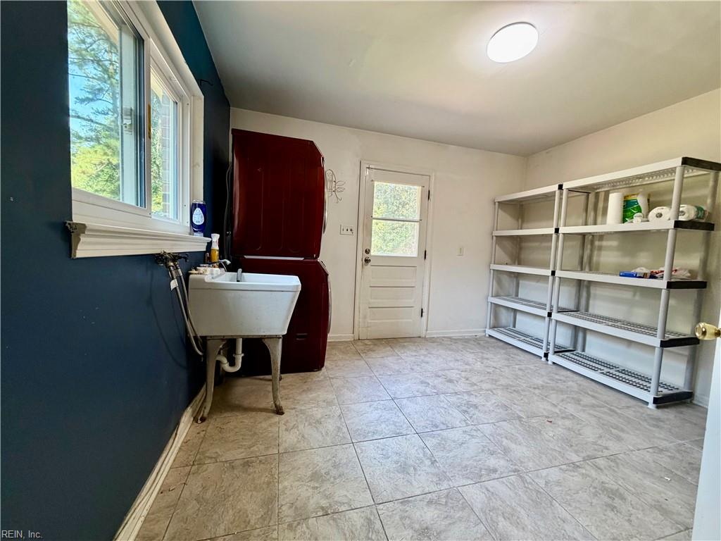 436 Thole St Property Photo 11