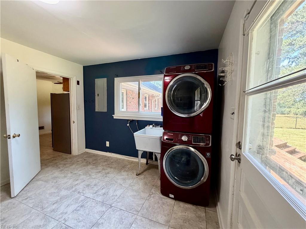 436 Thole St Property Photo 12