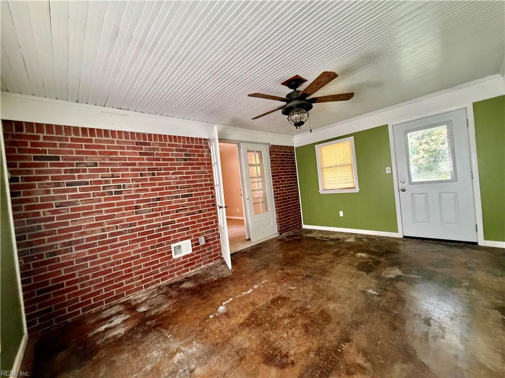 436 Thole St Property Photo 14