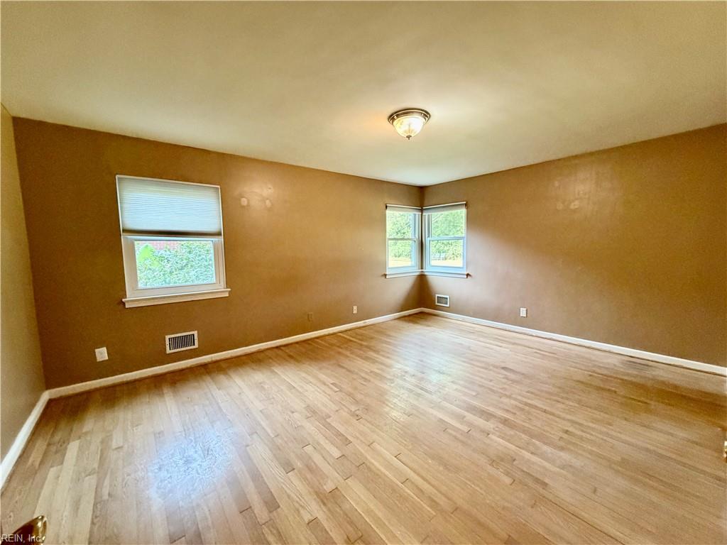 436 Thole St Property Photo 21