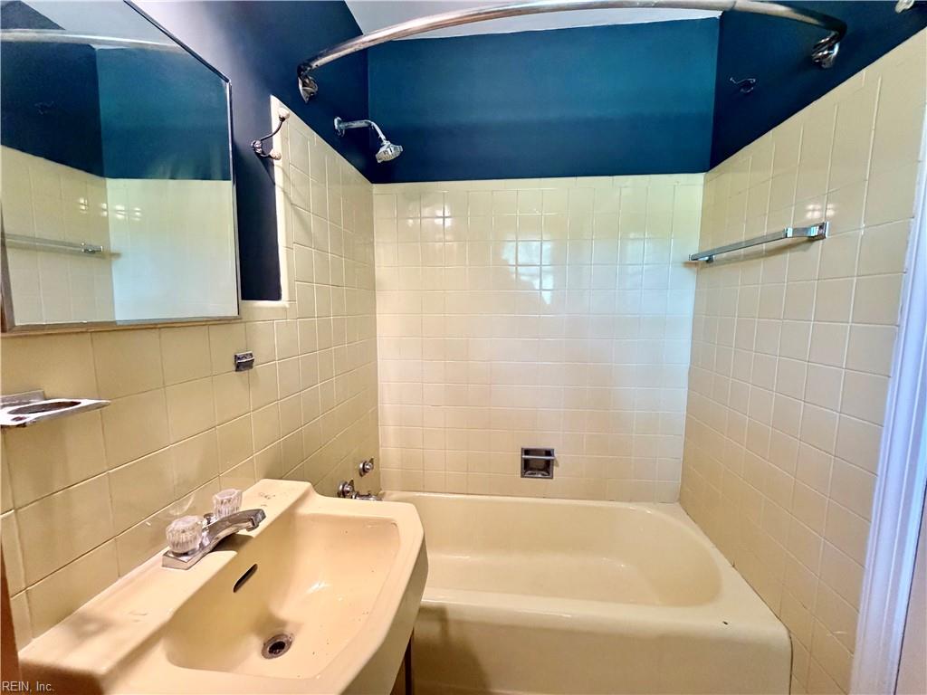 436 Thole St Property Photo 23