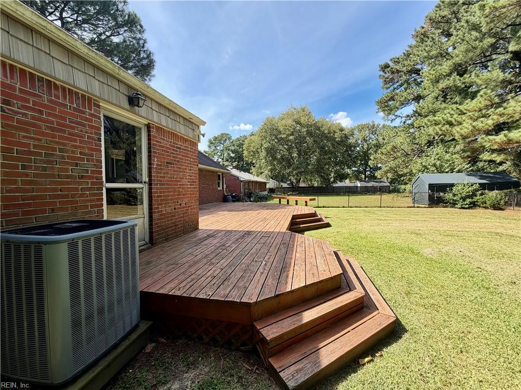 436 Thole St Property Photo 33