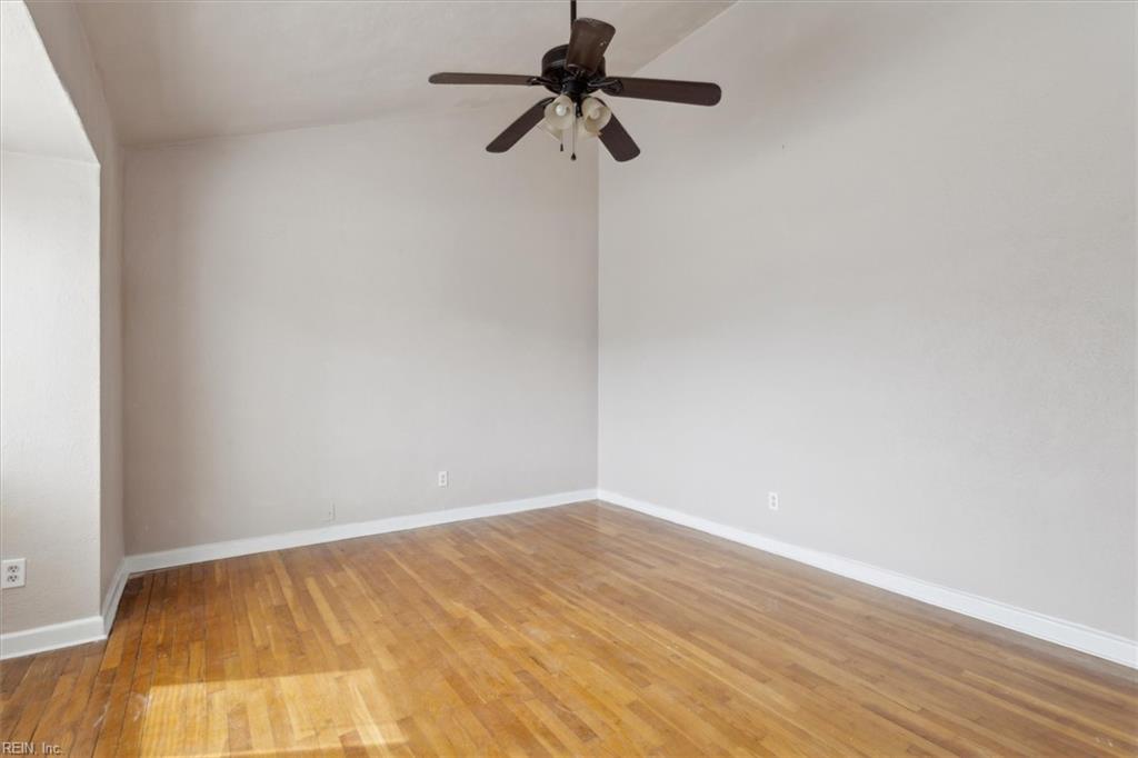 549 Longfellow Ave Property Photo 3