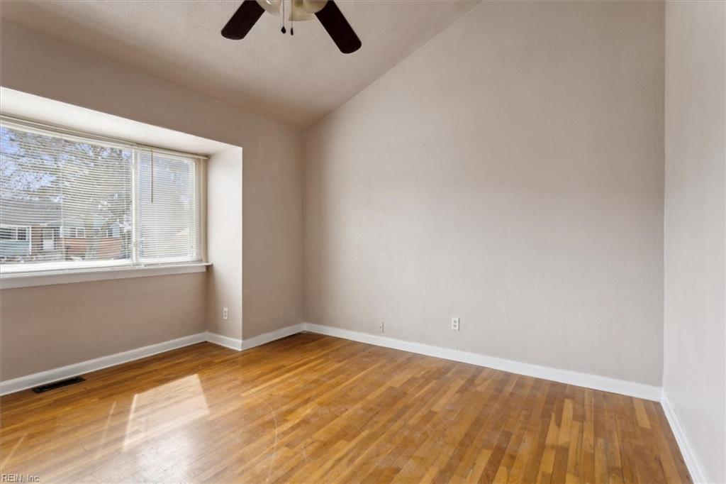 549 Longfellow Ave Property Photo 4