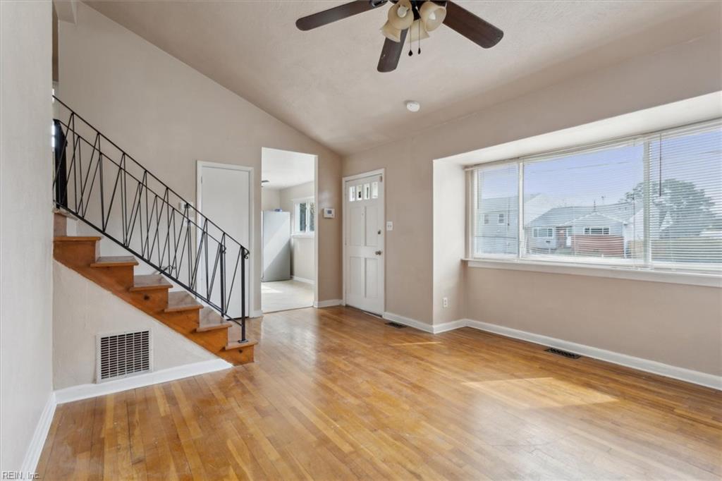 549 Longfellow Ave Property Photo 5