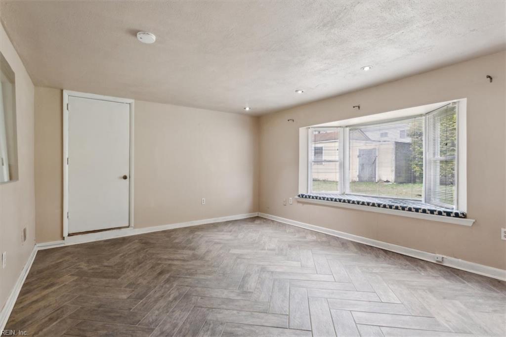 549 Longfellow Ave Property Photo 9