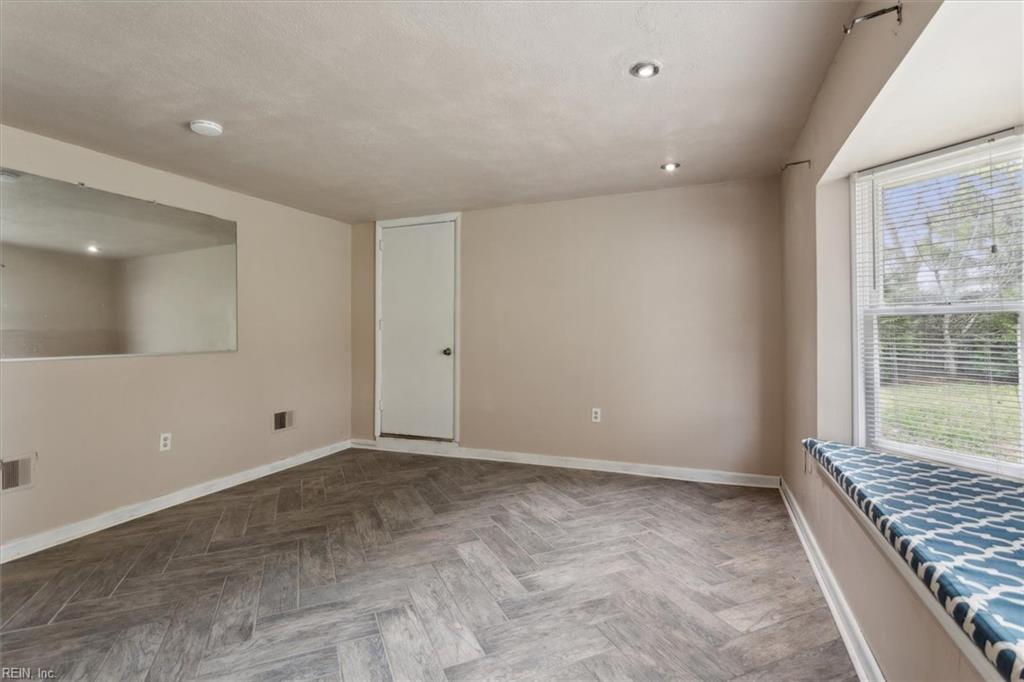 549 Longfellow Ave Property Photo 10