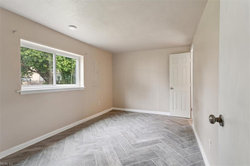 549 Longfellow Ave Property Photo 12