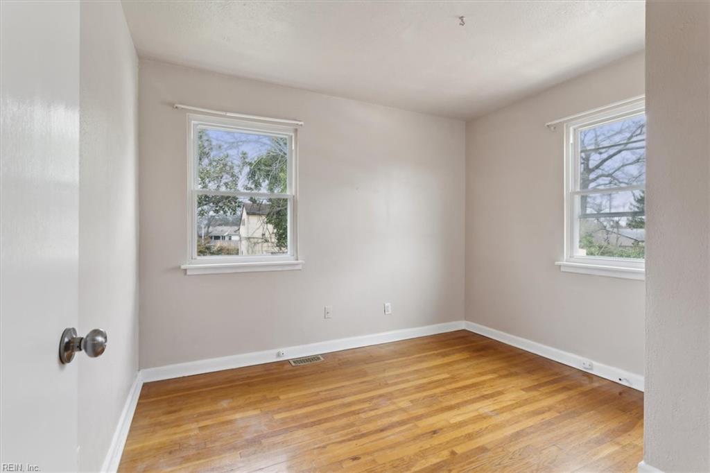 549 Longfellow Ave Property Photo 21