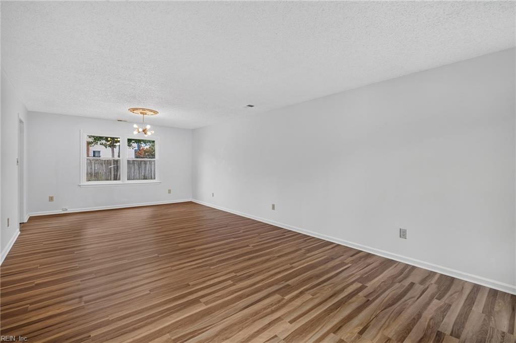 5681 Shinfield Dr Property Photo 6
