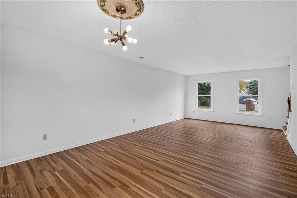 5681 Shinfield Dr Property Photo 8