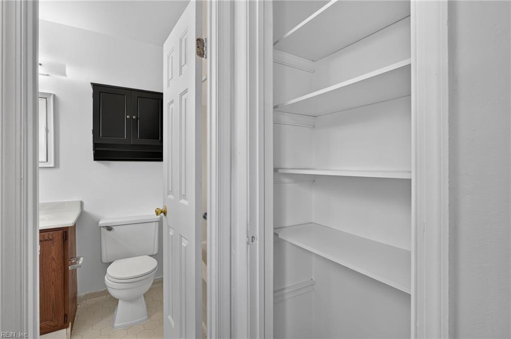 5681 Shinfield Dr Property Photo 23
