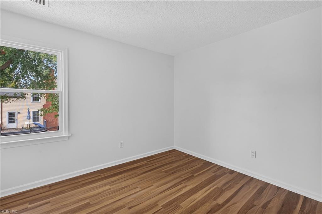 5681 Shinfield Dr Property Photo 28