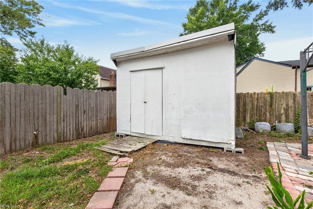 5681 Shinfield Dr Property Photo 35