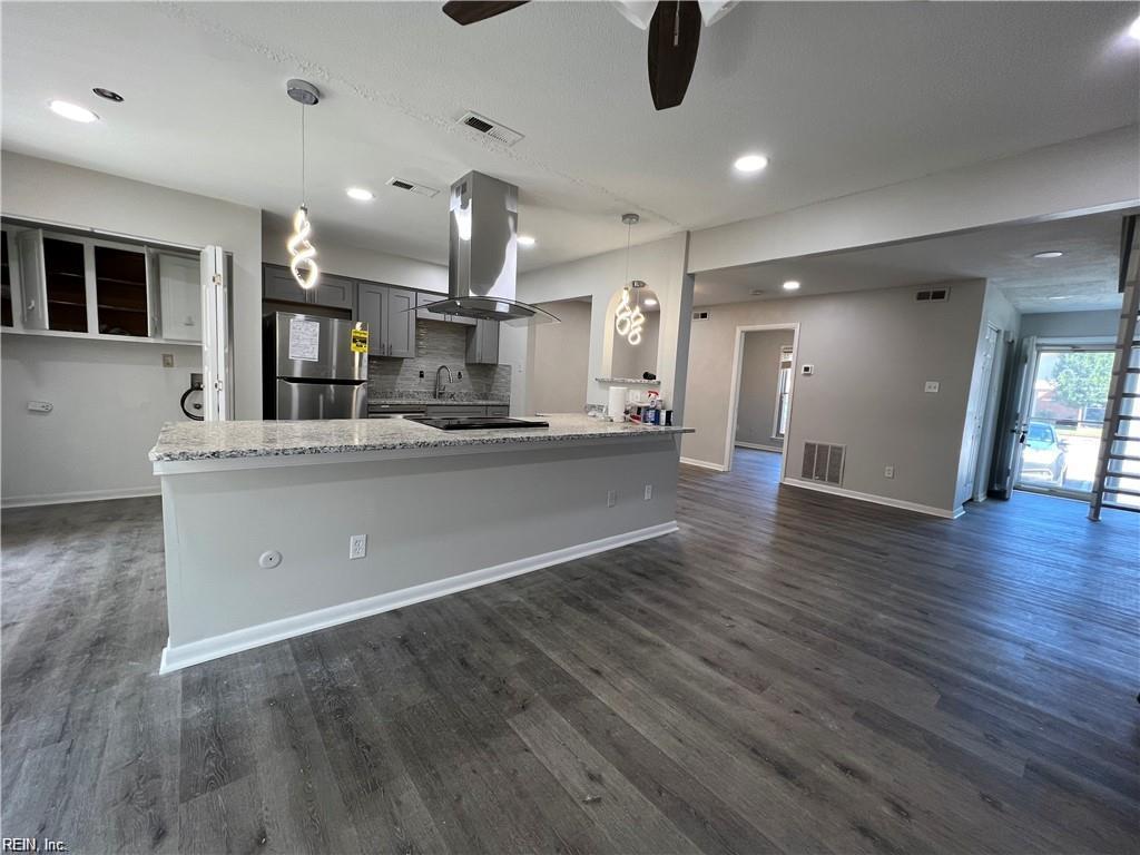 5025 Eaton Ct Ct Property Photo 2