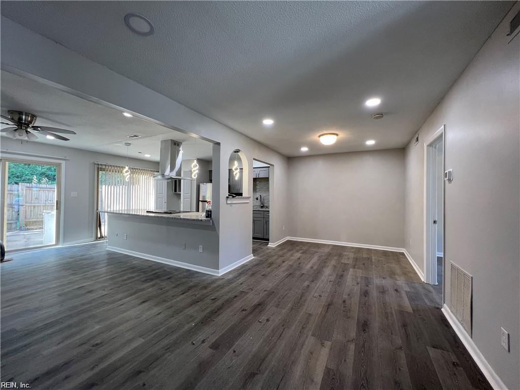 5025 Eaton Ct Ct Property Photo 3