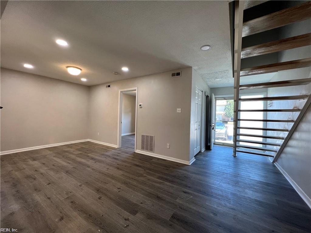 5025 Eaton Ct Ct Property Photo 5